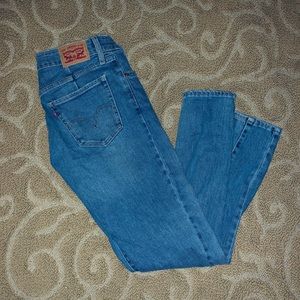 Levi’s Women’s 711 Seamed Skinny Jeans